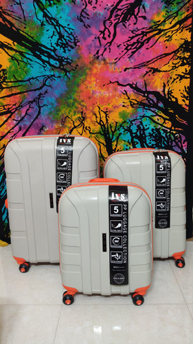 چمدان IVS ترکیه / سایز متوسط / اور سایز